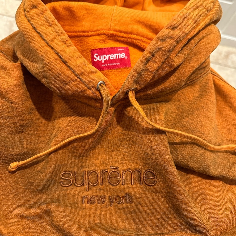 Supreme - Picture 4 of 5